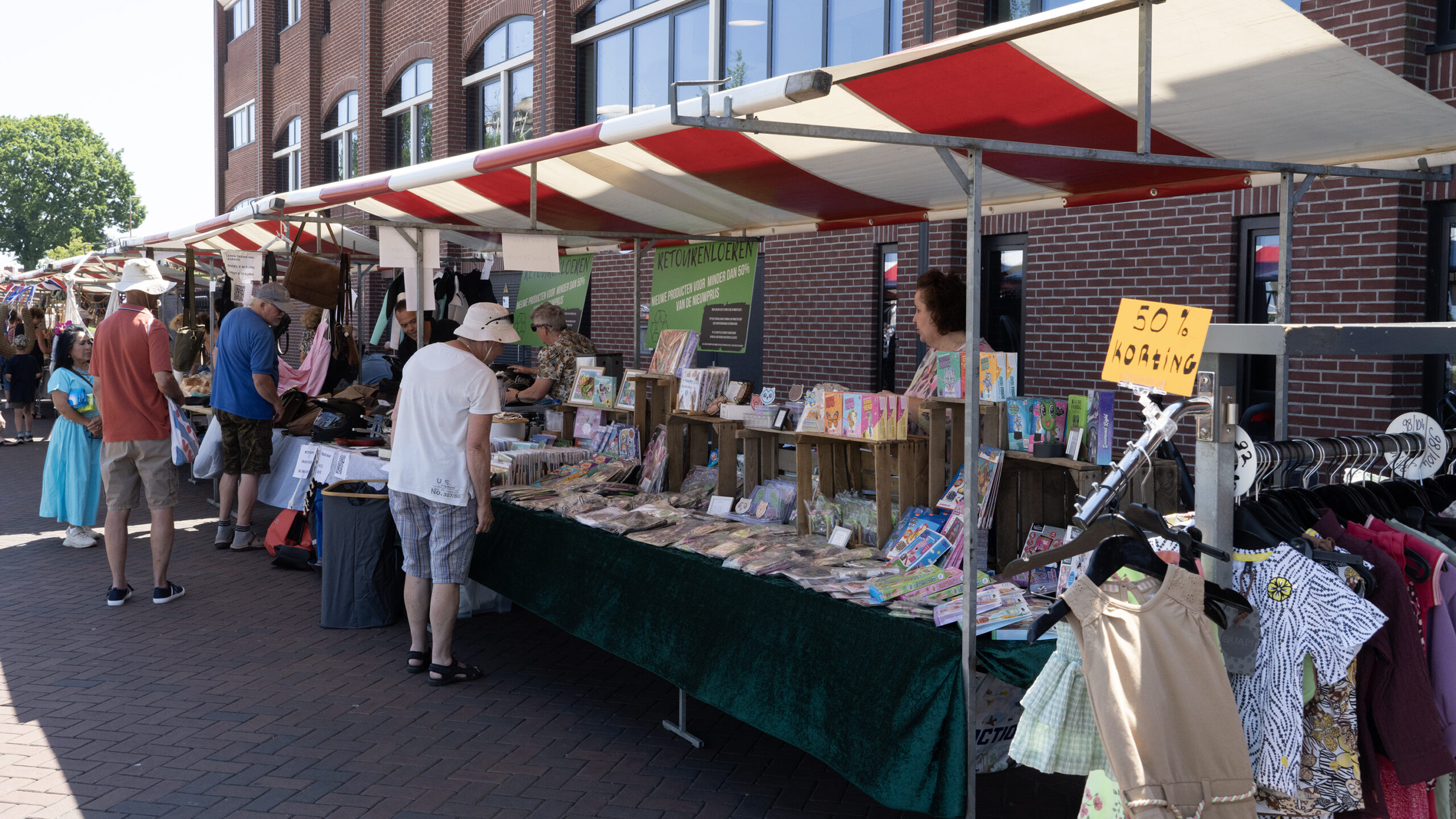 Tussen Kunst & Kibbeling — kramen op de Vischmarkt